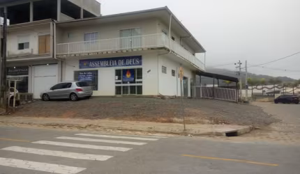 Prédio Com Dois Apartamentos Em Cima
