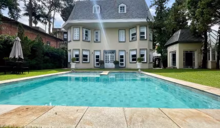Casa com 5 suítes para locação no Morumbi!