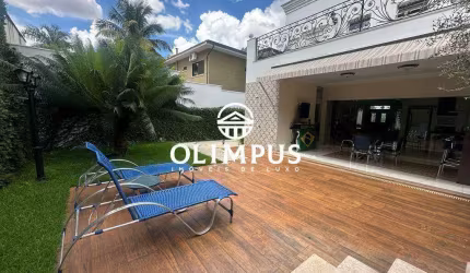 Linda casa estilo sobrado em condomínio fechado com aproximadamente 397 m²