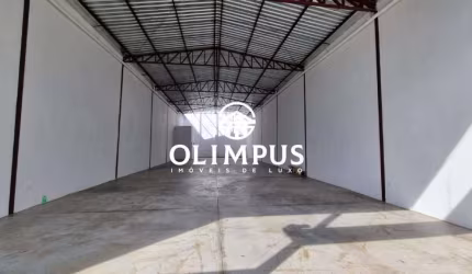 Excelente galpão de 300m² que pode ser revestido para loja.