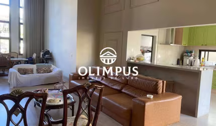 Belíssima casa térrea mobiliada disponível para alugar em condomínio fechado na Zona Sul.