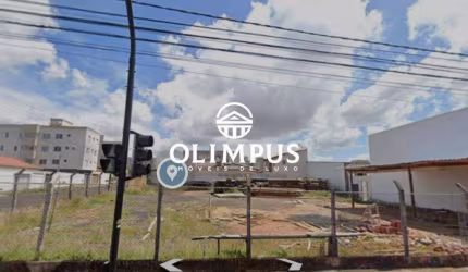 Excelente opção de terreno com aproximadamente 1080 m² de esquina.