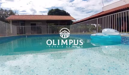 Chácara com fino acabamento no Jockey Camping.