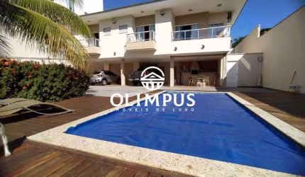 Casa alto padrão , próximo ao Praia Clube.