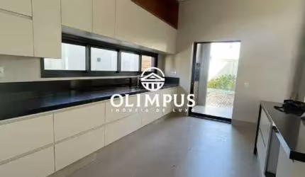 Belíssimo sobrado de 469,26m² localizado no condomínio Golden Village, dispondo de excelente acabamento.