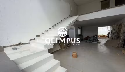 Excelente casa em condomínio com ótima localização