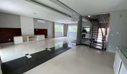 Belíssima casa de luxo, estilo sobrado, no condomínio Paradiso Ecológico.