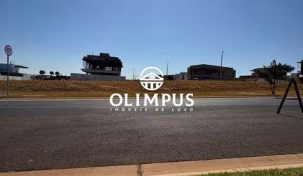 Lote condomínio Tamboré em ótimo bairro e com excelente área de lazer.