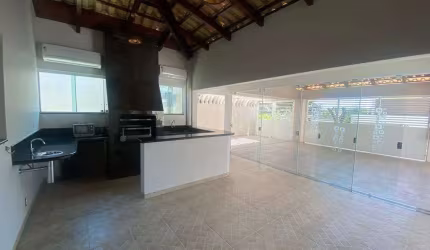 Belíssimo sobrado de 250m² proporcionando lindo acabamento.
