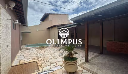 Excelente Casa Térrea no Bairro Santa Monica com aproximadamente 270m²