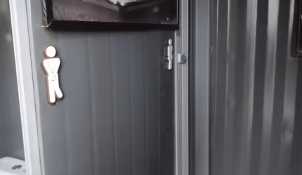 Terreno com 4 containers, com 14,64m² cada um,  adaptados com Cozinha, Depósito com 10m²,  Expedição, Sala de higienização, Copa, Escritório e WCs. Excelente localização.