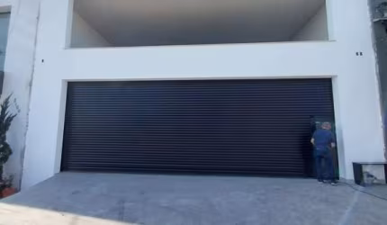 Salão Comercial à Venda em Indaiatuba-SP, Jardim Residencial Veneza: 2 Salas, 3 Banheiros, 4 Vagas de Garagem, 280m² Área.