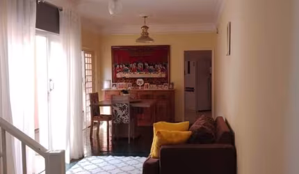 Sobrado com 4 dormitórios, suíte com closet, quintal, churrasqueira, Cidade Nova, ao lado do Centro