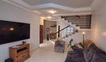 Imperdível Casa à Venda em Indaiatuba-SP, Jardim Regina! 4 Quartos, 1 Suíte, 3 Salas, 4 Banheiros, 4 Vagas e 247,45 m².