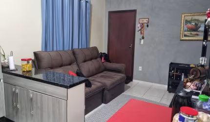 Apto - com 1 Dormitório, WC. Social, Sala, Cozinha planejada, A.S., 2 Vagas de garagem. Excelente localização.