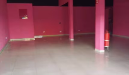 Salão com 90,00m², 2 WCs., área de serviço. Excelente localização. Não aceita, Igreja, Bar, Lanchonete e Oficina.
