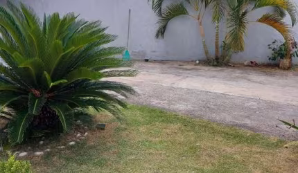 Casa - 3 dormitorios(sendo 1 suíte), WC. Social, Sala 2 ambientes com pé direito alto, Cozinha planejada, Área gourmet com churrasqueira, Piscina, Lavanderia, 4 Vagas de garagem. Rua sem saída e tranq