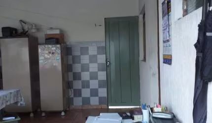 Casa à venda de 3 quartos no Coliseu, Zona Norte de Londrina, PR