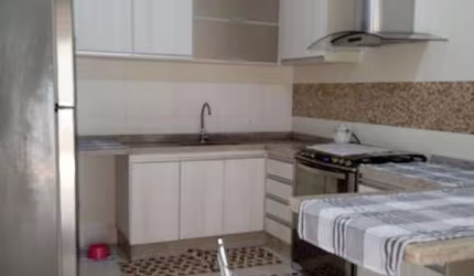 Imóvel com 3 casas nas proximidades da Av. Nildo Ribeiro