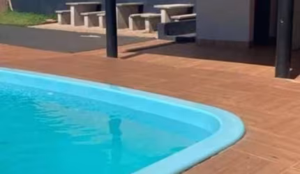 Ótima casa com piscina em Sarandi