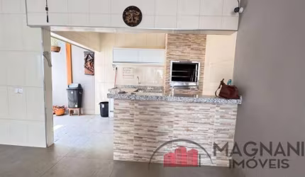 ÓTIMA CASA COM 1 SUÍTE + 2 QTOS NO JARDIM ALVORADA