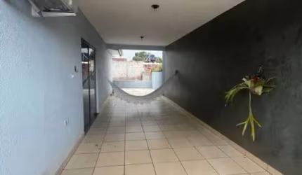 ? CASA ESPAÇOSA EM TERRENO INTEIRO EM MARINGÁ!