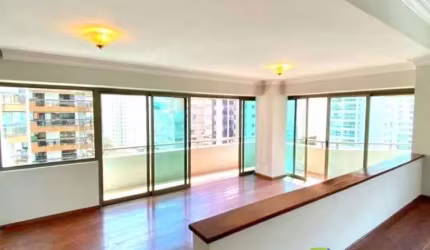 ACLIMAÇÃO Apartamento 192M², 3 suítes, 3 vagas, a 300 metros da estação do metro Vergueiro ótima localização e valor !!!