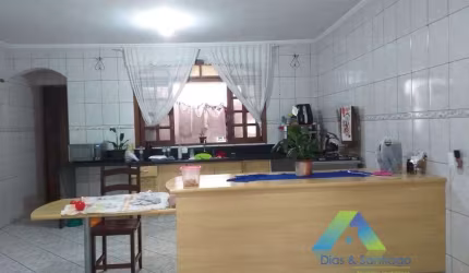 Vila Homero Thon Sobrado 297M², 3 dormitórios, 5 vagas, ótima localização e valor !!!