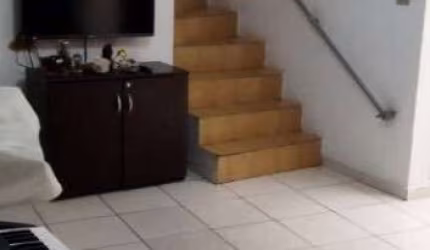 Casa 190M², 3 dormitórios, 1 suíte, 2 vagas ótima localização e valor !!!