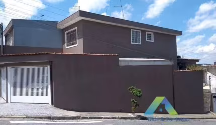 Excelente sobrado de esquina com 141m² estudando permuta!