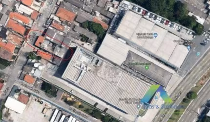 TERRENO COM 222M² COM 4 CASAS
