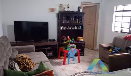 CASA TERREA À VENDA COM 2 DORMITÓRIOS E 3 VAGAS NA VILA DAS MERCES !!