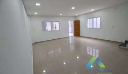 Sobrado à venda com 4 quartos e 8 vagas em Vila Marte/SP!