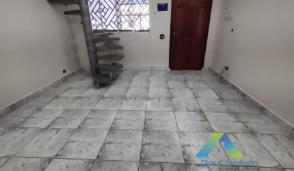 Sobrado com 3 dormitórios e 2 vagas à três quadras do Metrô Sacomã!!