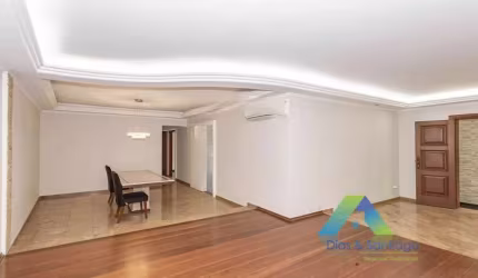 Casa Alto Padrão com 3 dormitórios e 5 vagas em Bosque da Saúde/SP!
