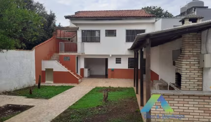 CASA TÉRREA COM  4 DORMITÓRIOS, 5 VAGAS E PISCINA EM JARDIM DA SAÚDE/SP!