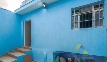 Otima casa toda reformada a 7 minutos da estação do metro Saúde localizada em bairro com fácil acesso a comércios.