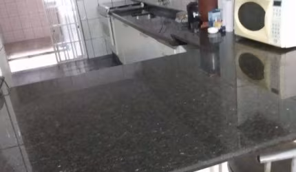 Lindo sobrado todo reformado, com 3 dormitórios, 1 vaga com fácil acesso a comércios e principais avenidas.