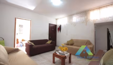 CASA COM 3 DORMTS 180 MTS  EXCELENTE LOCALIZAÇÃO !!!