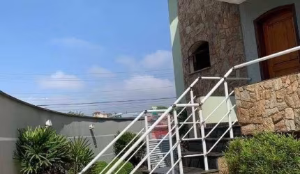 Sobrado alto Padrão, 5 suites,5 vagas de garagem área gourmet excelente localização.