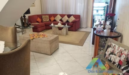 Sobrado com 2 Quartos e 3 banheiros à Venda, 170 m² por R$ 780.000,