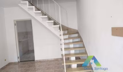 Excelente sobrado de 90m², próximo ao Aeroporto de Congonhas, 2 dormitórios, 1 vaga, edícula, bairro tranquilo, residencial e sem barulho de avião.