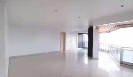 Excelente oportunidade no miolo da Vila Mariana, com 141 metros, 4 dorm. 1 suíte com varanda e closet, 2 vagas de garagem, sala com 2 ambientes, lazer