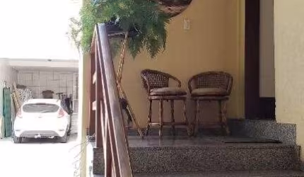 Linda casa com 260 metros, a poucos minutos da estação do metro São Joaquim com excelente CUSTO X BENEFICIO !!!