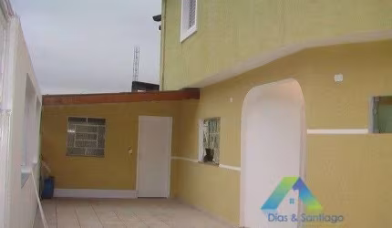Sobrado todo reformado, 2 dormitórios, sala 2 ambientes, 3 vagas, com excelente localização e valor !
