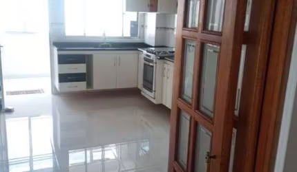 OPORTUNIDADE Apartamento 117 metros, 3 dormitórios, sala 2 ambientes, sem elevador com ótimo salão de festa, 1 vaga localização privilegiada .