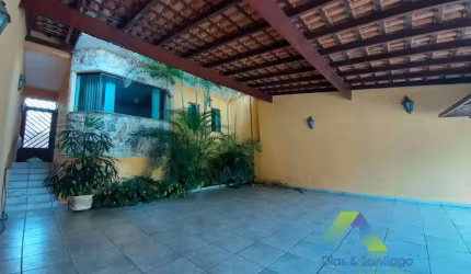 SANTO ANDRÉ LINDO SOBRADO 236 metros, 3 suítes, 3 vagas, espaço gourmet, edícula ótima localização e valor !!