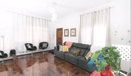Casa à venda com 205m², 3 quartos e 2 vagas