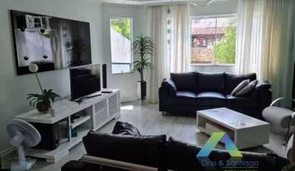 Sobrado com 3 Quartos e 3 banheiros à Venda, 250 m² por R$ 739.900