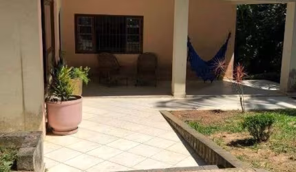 CASA 333 metros, condomínio fechado, 3 suítes, sala 3 ambientes, 5 vagas, piscina ótima localização e valor !!!